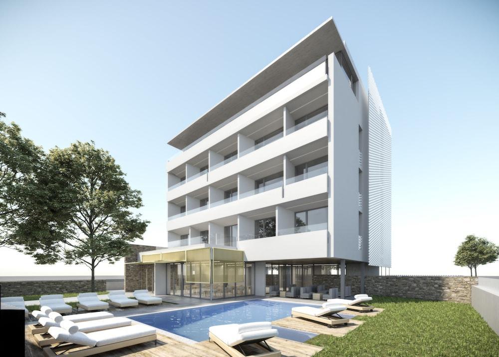 Mònica 4*