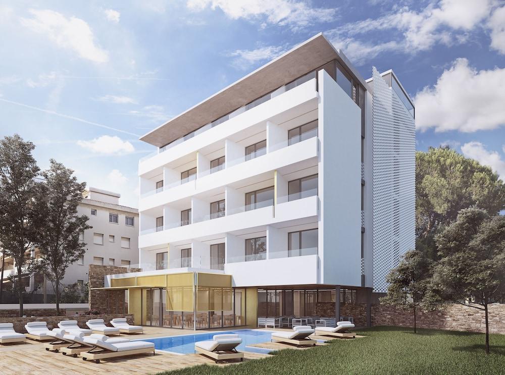 Monica Hotel 4*